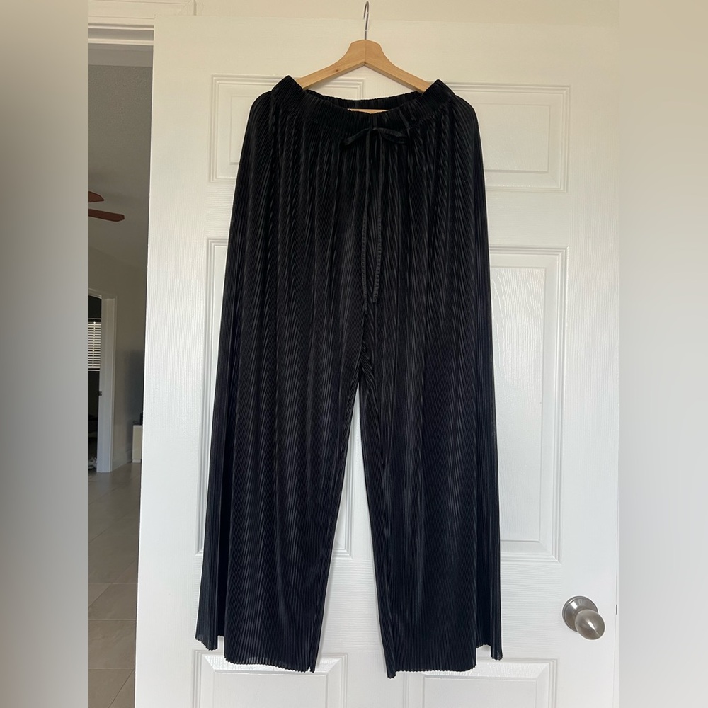 believe Black Pleated high rise pants wild leg silky  size medium